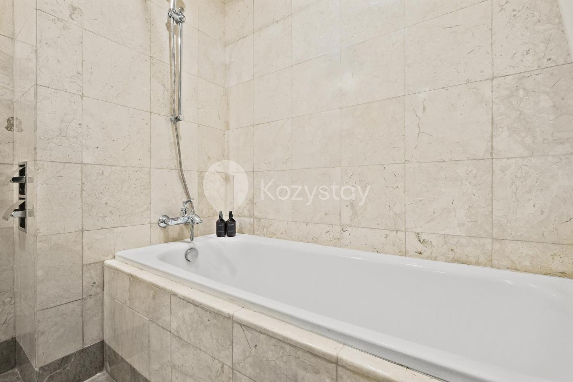 Marmo By Kozystay - Mega Kuningan Apartemen *